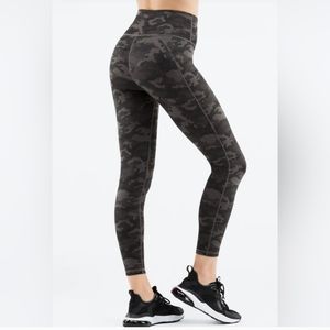 Fabletics Define Powerhold High Waisted 7/8 Leggings green camo